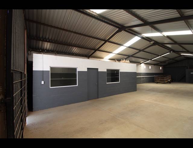 225M² WORKSHOP RENTED IN VREDENBURG